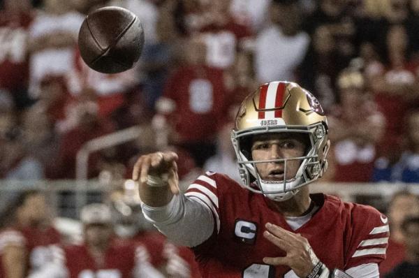 Derek Carr, Jimmy Garoppolo, Gus Edwards among injured in NFL's Week 3