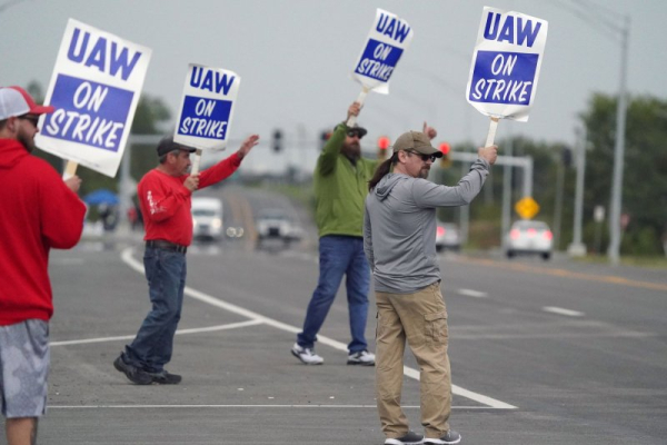 UAW rejects 21% wage increase from Stellantis UAW rejects 21% wage increase from Stellantis