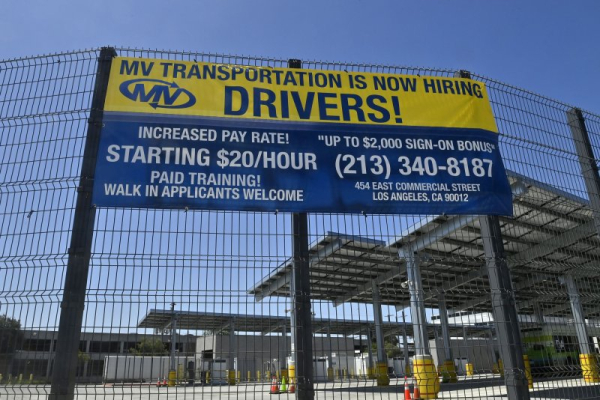 Weekly unemployment claims rise slightly to 207,000 Weekly unemployment claims rise slightly to 207,000