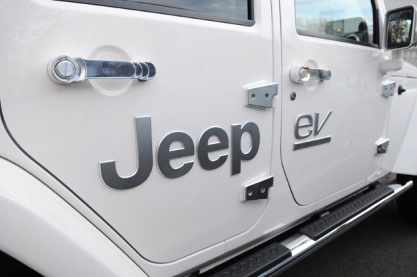 Fires prompt Jeep to recall Wrangler hybrid SUVs Fires prompt Jeep to recall Wrangler hybrid SUVs