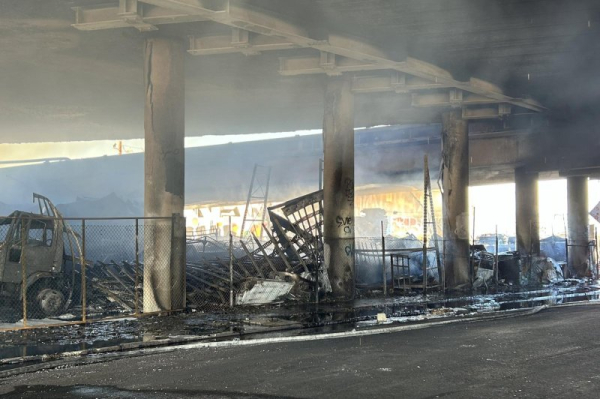 Massive pallet fire shuts down L.A. freeway interchange indefinitely Massive pallet fire shuts down L.A. freeway interchange indefinitely