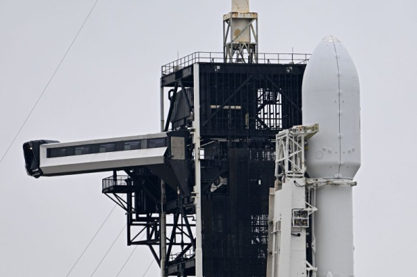 After weeks of delays, SpaceX ready to launch space plane aboard Falcon Heavy After weeks of delays, SpaceX ready to launch space plane aboard Falcon Heavy