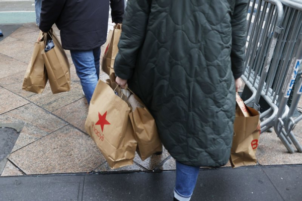 U.S. consumers spent big on holiday shopping despite higher-than-normal inflation U.S. consumers spent big on holiday shopping despite higher-than-normal inflation