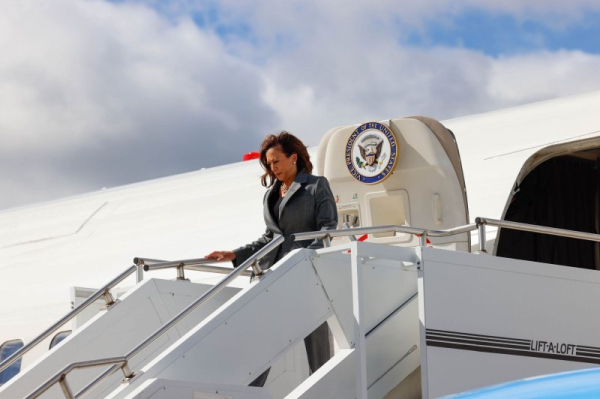 White House: Bad weather diverts vice president's plane White House: Bad weather diverts vice president's plane