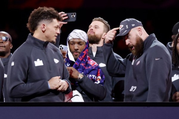 San Francisco 49ers keep Super Bowl practice schedule despite concerns about field