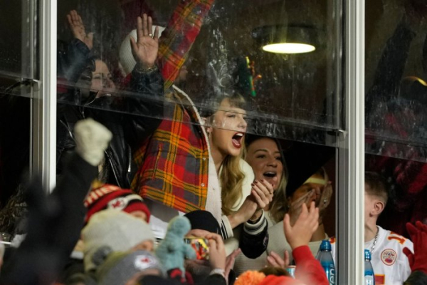 Taylor Swift arrives at Super Bowl LVIII, completing Tokyo-Las Vegas trip