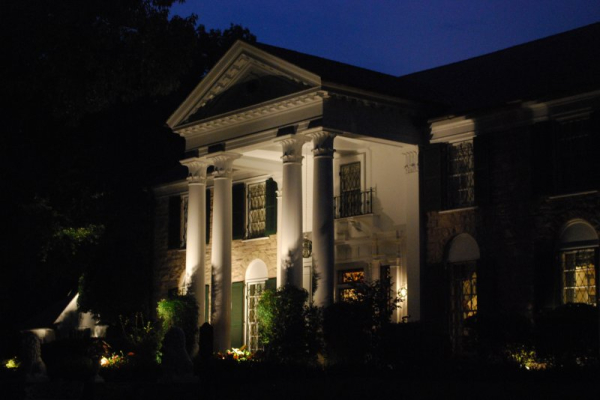 Elvis' granddaughter fights Graceland foreclosure auction this week Elvis' granddaughter fights Graceland foreclosure auction this week