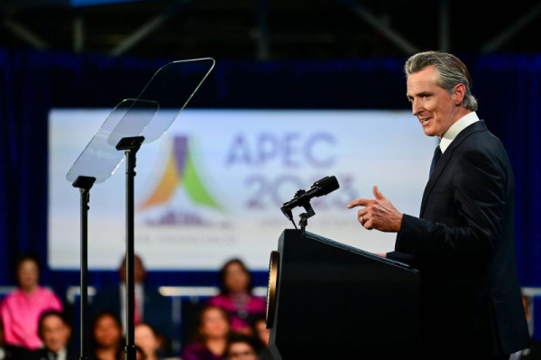 Gov. Gavin Newsom signs bill allowing Arizona abortion providers to work in California Gov. Gavin Newsom signs bill allowing Arizona abortion providers to work in California