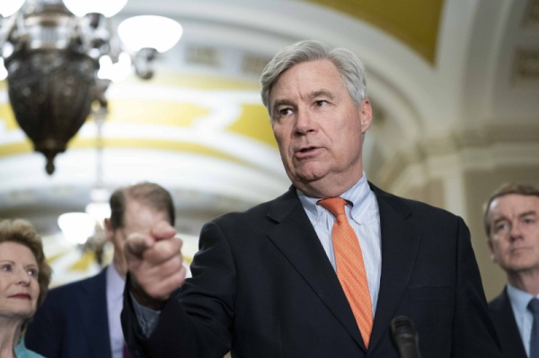 Senate Dems launch probe into Trump's alleged quid-pro-quo meeting with Big Oil Senate Dems launch probe into Trump's alleged quid-pro-quo meeting with Big Oil