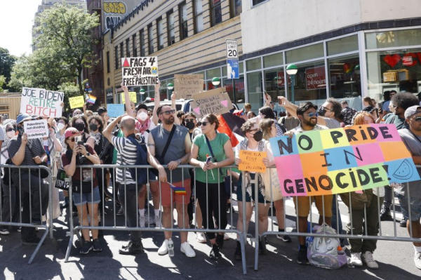 Biden praises 'beloved' bar's role in gay history during unveiling at Stonewall site Biden praises 'beloved' bar's role in gay history during unveiling at Stonewall site