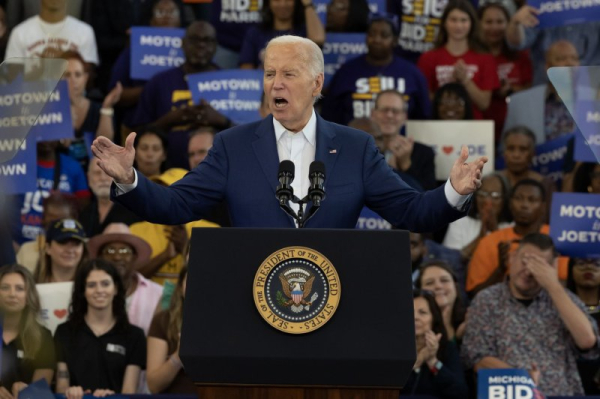 Detroit audience implores Biden to stay in the race Detroit audience implores Biden to stay in the race