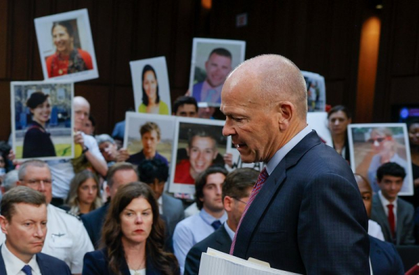 DOJ reportedly preparing to present Boeing with plea deal for 737 Max crashes DOJ reportedly preparing to present Boeing with plea deal for 737 Max crashes
