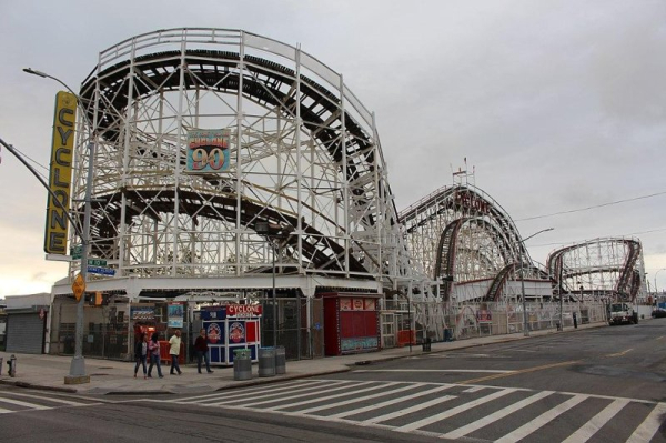 Historic Cyclone roller coaster in Coney Island, N.Y., grinds to a halt Historic Cyclone roller coaster in Coney Island, N.Y., grinds to a halt