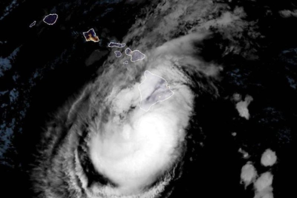 Hone becomes Category 1 hurricane, moves toward Hawaii Hone becomes Category 1 hurricane, moves toward Hawaii