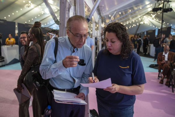 Weekly jobless claims fall to 233,000, beating expectations Weekly jobless claims fall to 233,000, beating expectations