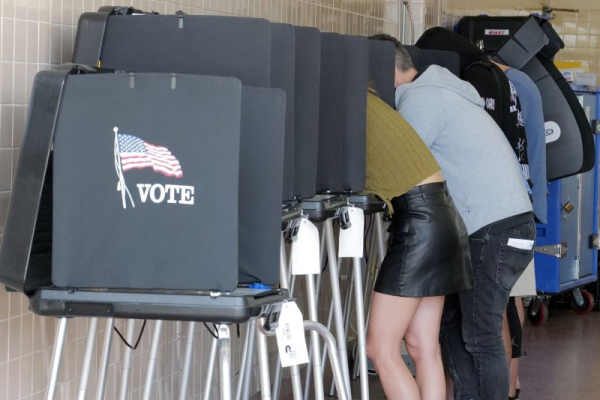 Ariz. high court rules nearly 98,000 residents affected by glitch are eligible to vote Ariz. high court rules nearly 98,000 residents affected by glitch are eligible to vote