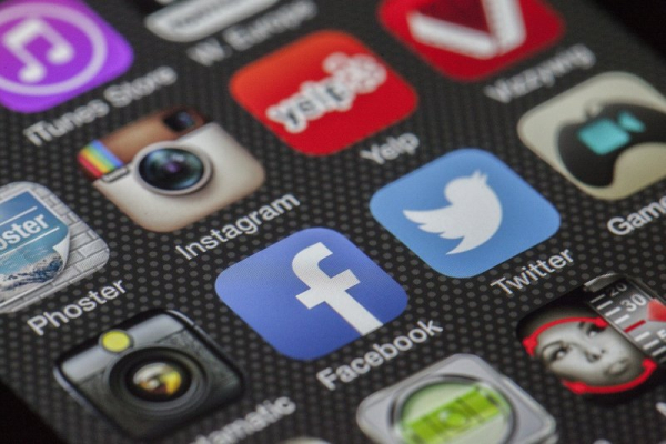 Calfiornia Gov. Gavin Newsom signs bill to restrict social media use among children Calfiornia Gov. Gavin Newsom signs bill to restrict social media use among children