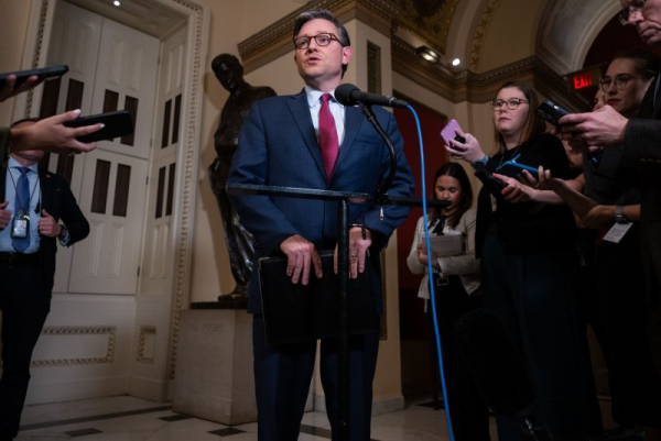 Weekend spending deal averts government shutdown Weekend spending deal averts government shutdown