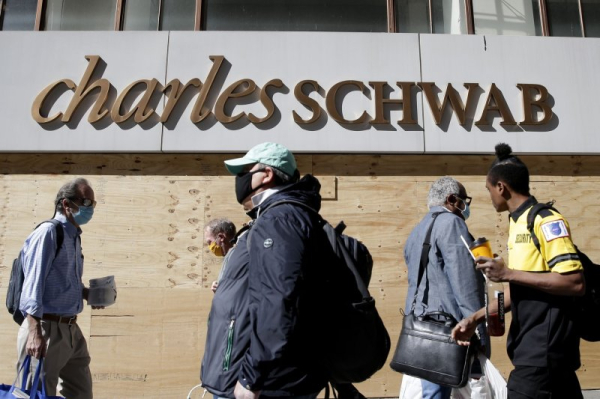 Charles Schwab CEO Walt Bettinger to retire by end of 2024 Charles Schwab CEO Walt Bettinger to retire by end of 2024