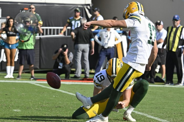 Love, Mahomes, Diggs among injured in NFL's Week 8