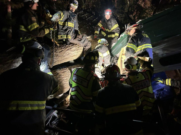 1 dead, hundreds of thousands without power as bomb cyclone hits Pacific Northwest 1 dead, hundreds of thousands without power as bomb cyclone hits Pacific Northwest