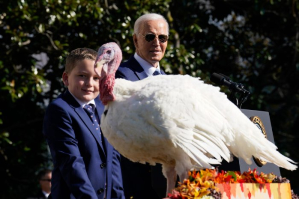 A 'forever grateful' Biden gives turkeys reason to be thankful, too, in traditional White House event A 'forever grateful' Biden gives turkeys reason to be thankful, too, in traditional White House event