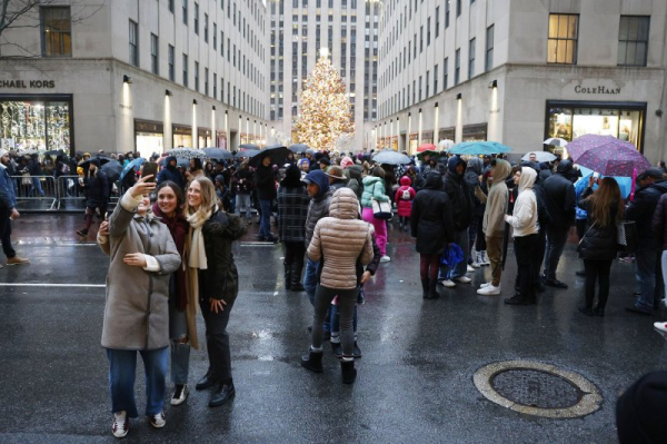 Criminals 'don't take holidays off' says FBI in advising public to be vigilant amid seasonal scams Criminals 'don't take holidays off' says FBI in advising public to be vigilant amid seasonal scams