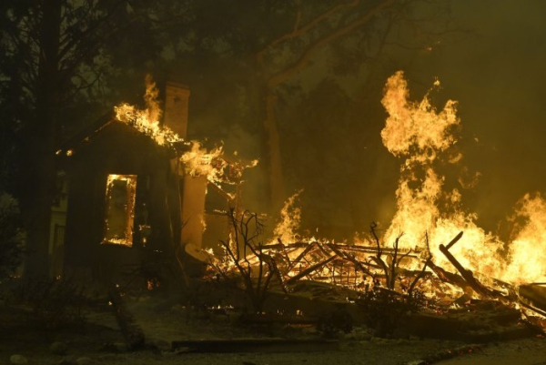 California fires: Death toll rises to 25 as dangerous winds forecast to strengthen