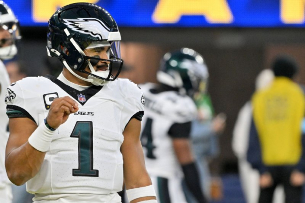 Phila. Eagles quarterback Jalen Hurts returns to practice before playoff game vs. Packers
