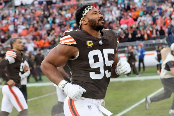 All-Pro defensive end Myles Garrett requests trade from Cleveland Browns