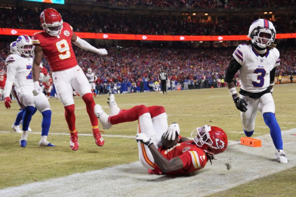Buffalo Bills re-sign safety Damar Hamlin