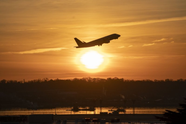 Delta flight has close call with Air Force aircraft near Reagan airport