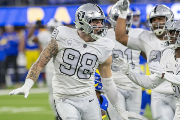 Las Vegas Raiders sign defensive end Maxx Crosby to record $106.5M extension
