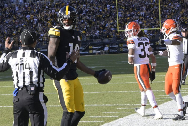 Los Angeles Chargers reunite with wide receiver Mike Williams