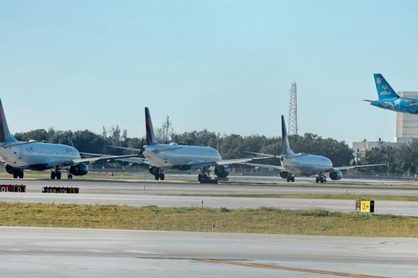 Report: Air travel between the United States and Canada drops 70%