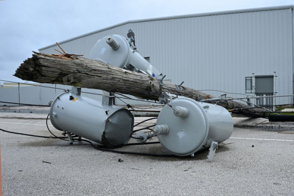 Severe weather kills at least one as severe weather rips region from Michigan to Texas
