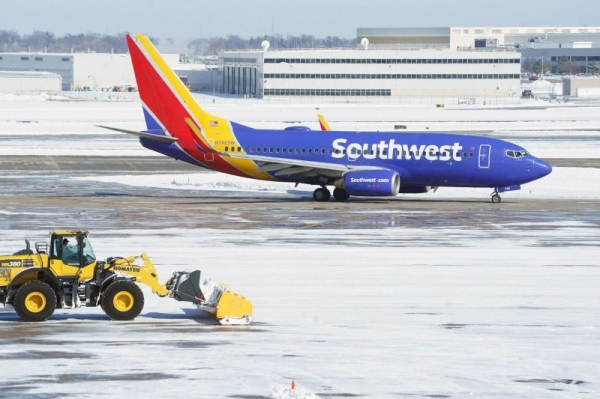 Southwest Airlines to shut 2 crew bases in Texas, Florida