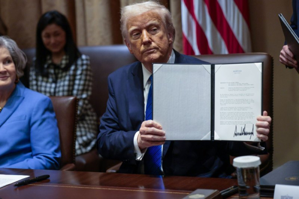 Trump signs executive order to make sweeping changes to U.S. election system Trump signs executive order to make sweeping changes to U.S. election system
