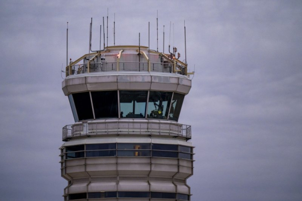 'Did we hit the aircraft next to us?' Planes touch wings at Reagan National Airport