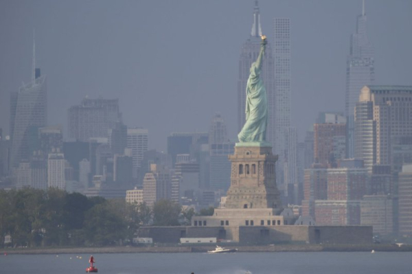 Helicopter crashes in the Hudson River with likely fatalities