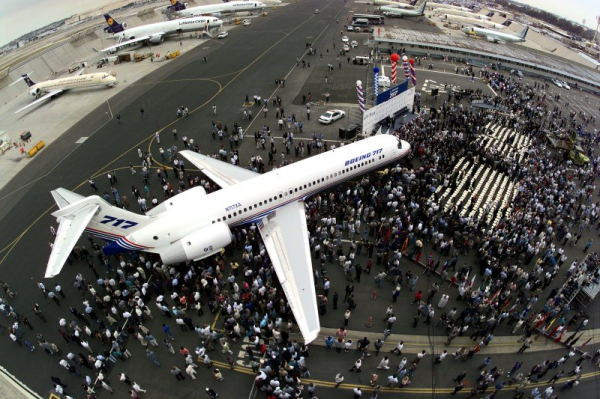 Delta flight engine lacked oil when making emergency landing Delta flight engine lacked oil when making emergency landing