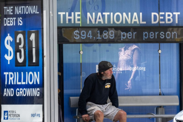 Moody's becomes final credit agency to downgrade U.S. debt rating Moody's becomes final credit agency to downgrade U.S. debt rating