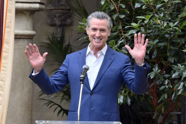 Newsom suggests tax credit for Hollywood after Trump proposes tariffs on foreign films Newsom suggests tax credit for Hollywood after Trump proposes tariffs on foreign films