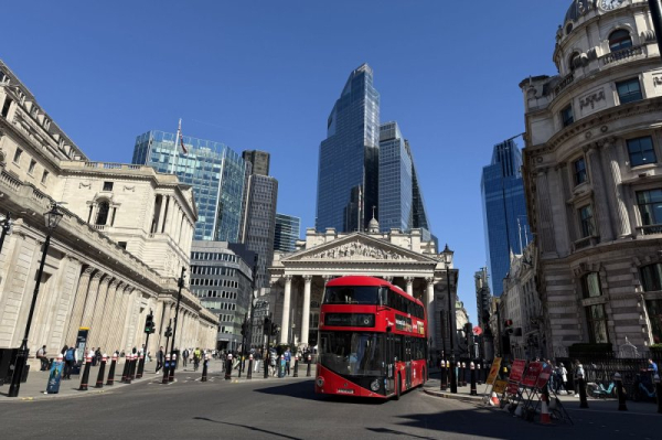 Record number of Americans apply to become British citizens Record number of Americans apply to become British citizens