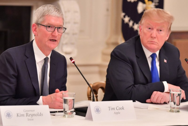 Trump threatens 25% tariff on iPhones made outside of United States Trump threatens 25% tariff on iPhones made outside of United States
