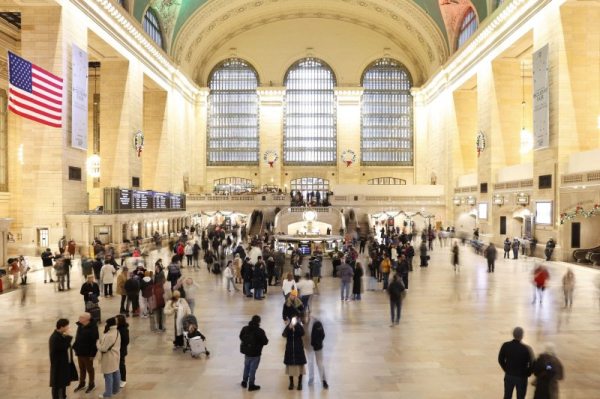 2 men stabbed on NYC subway train at Grand Central Terminal stop 2 men stabbed on NYC subway train at Grand Central Terminal stop