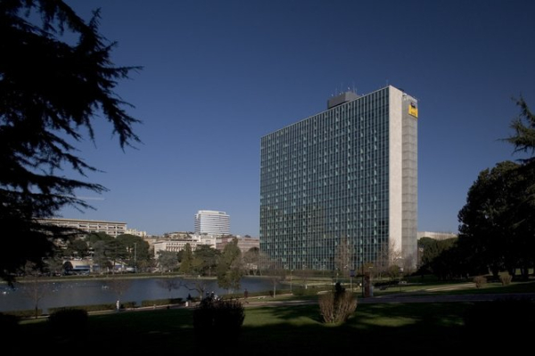 Italy's Eni agrees to buy 2 million tons of natural gas for 20 years Italy's Eni agrees to buy 2 million tons of natural gas for 20 years
