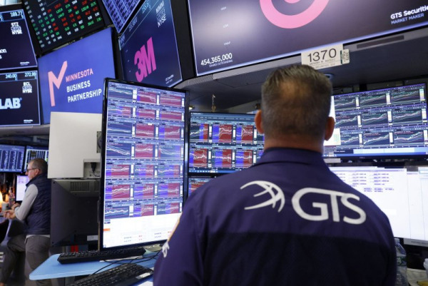 S&P 500 nears record high as Dow rises nearly 300 points S&P 500 nears record high as Dow rises nearly 300 points