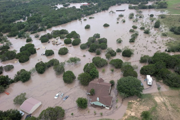 Trump, first lady head to Texas to review flood damage