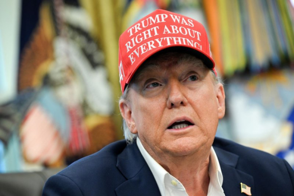 Intel agrees to give U.S. 10% stake in operations